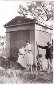 Obra: Foto de Joaqun Torres Garca y Manolita Pia con sus hijos, Espaa  - Joaqun Torres Garca